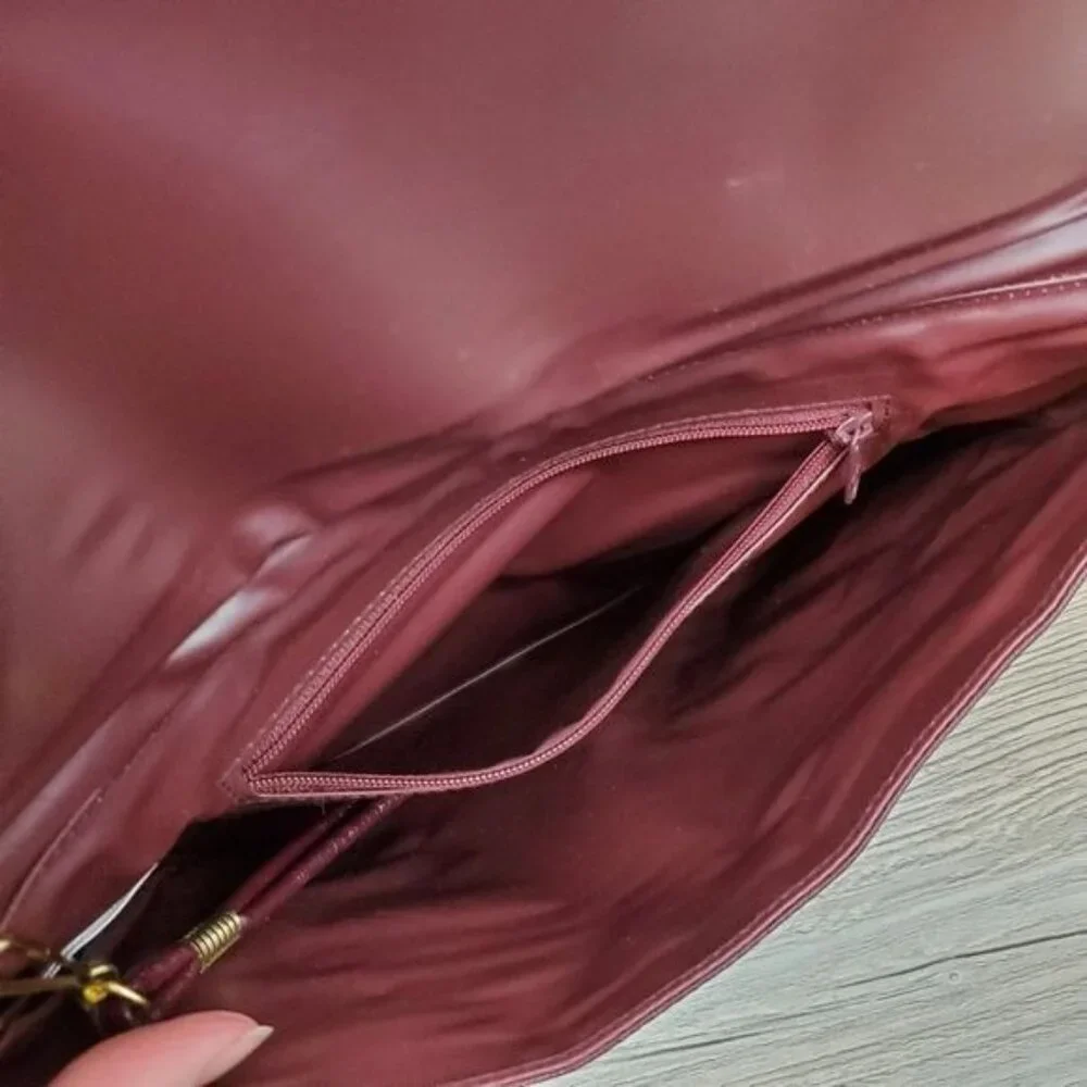 Vintage maroon envelope clutch wristlet made in Taiwan R.O.C - Picture 8 of 14